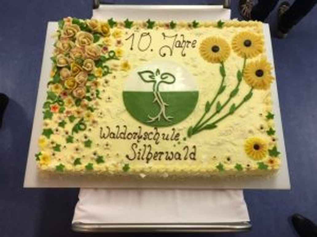 Kuchen_Silberwald_Schule-300x225